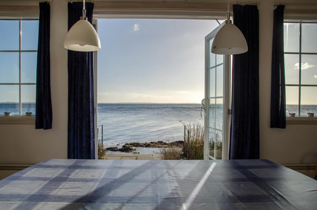 beach_view_autumn_hdr_sea_cottage-1170557-1
